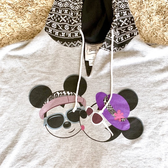 Disney Boutique Mickey & Minnie Mouse Aztec Graphic Top Disneyland hooded Y2K - Picture 2 of 7